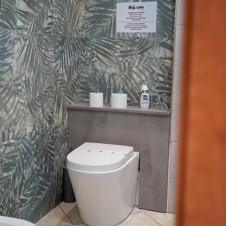 Pensión Reginella House