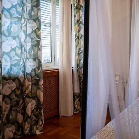 Pensión Reginella House 4*