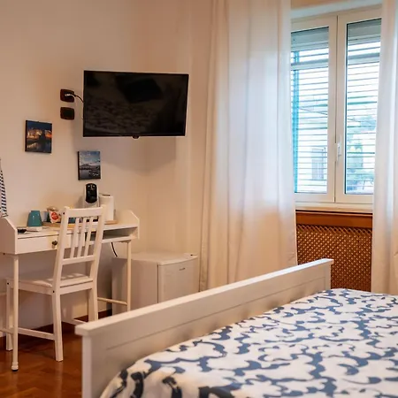 Pensión Reginella House