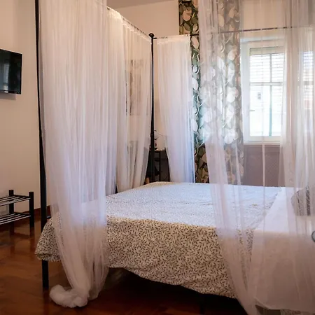 Pensión Reginella House 4*