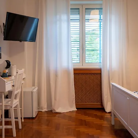 Pensión Reginella House